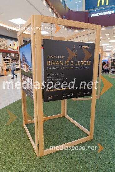 V Citycentru Celje odprli razstavo »Bivanje z lesom – SLOWOODLIFE«: slovenske zgodbe trajnostne gradnje in dizajna