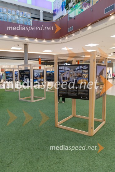 V Citycentru Celje odprli razstavo »Bivanje z lesom – SLOWOODLIFE«: slovenske zgodbe trajnostne gradnje in dizajna