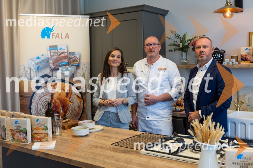  Neža Jus, vodja marketinga, Lesaffre Slovenija;  Dominik Ocvirk, tehnolog, Lasaffre;  Marko Pulko, direktor, Lesaffre SlovenijaLesaffre predstavil nove inovativne mešanice za kruh