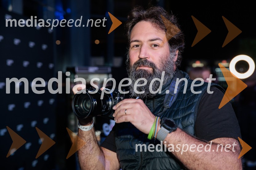 Fashion Week v drugi dan združil vizijo, energijo in vrhunsko oblikovanje