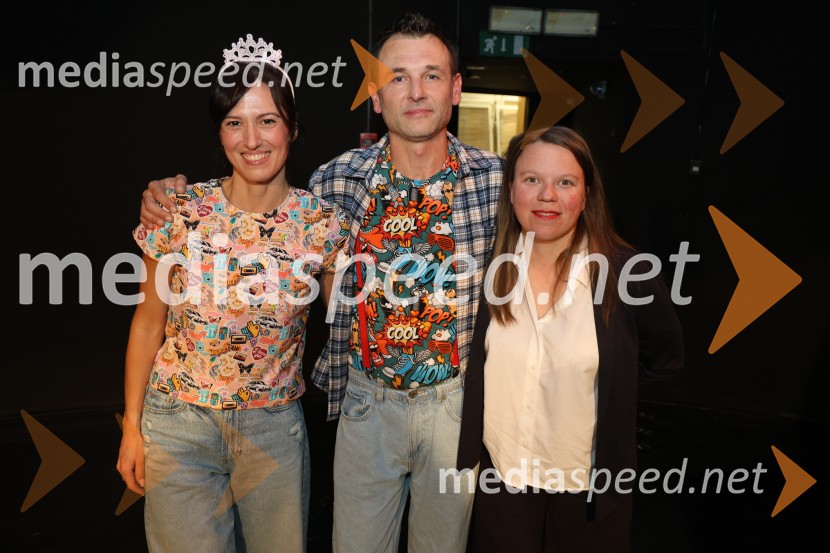  Eva Kraš, igralka;  Viktor Hrvatin Meglič, igralec;  Mateja Kokol, režiserkaKot noč in dan, premiera otroške drame v SNG Maribor