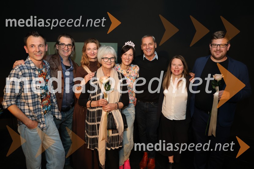  Viktor Hrvatin Meglič, igralec;  Aleksandar  Popovski, režiser, umetniški direktor Drame SNG Maribor;  Maja Borin, dramaturginja;  ... ;  Eva Kraš, igralka;  Danilo Rošker, direktor SNG Maribor;  Mateja Kokol, režiserka;  Darjan Domadenik, oblikovalec svetlobeKot noč in dan, premiera otroške drame v SNG Maribor