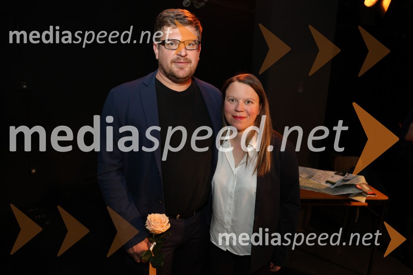  Darjan Domadenik, oblikovalec svetlobe;  Mateja Kokol, režiserkaKot noč in dan, premiera otroške drame v SNG Maribor