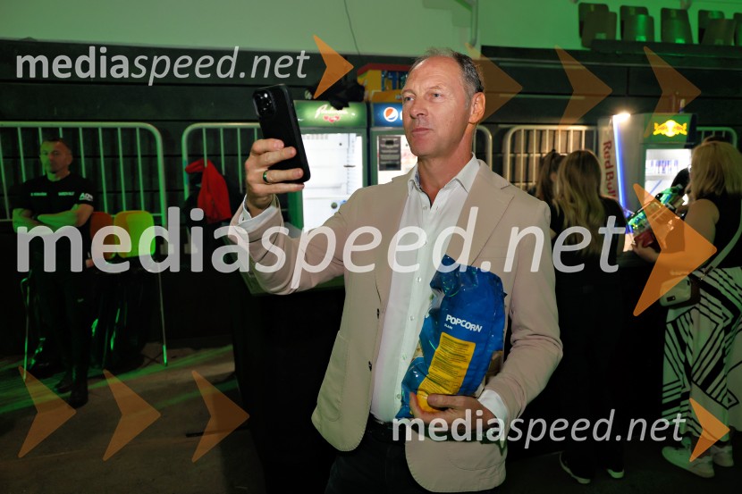  Jože Potrebuješ, skupina ČukiDomen Kumer z največjo slovensko čago proslavil 20 let kariere