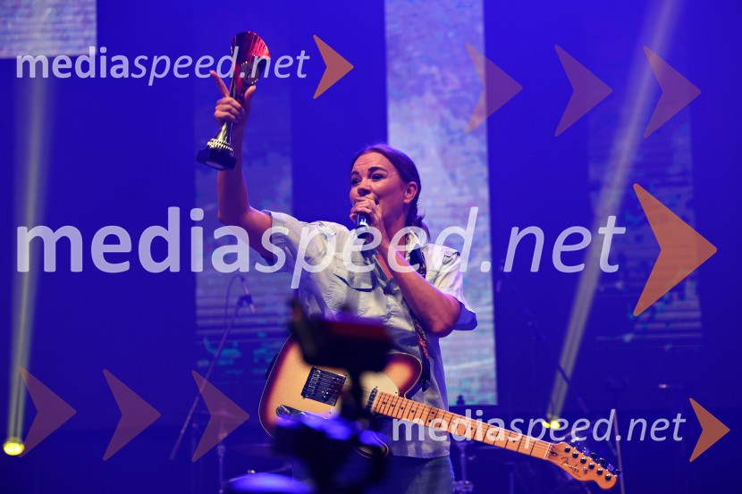  Ula  Furlan, igralka, voditeljicaDomen Kumer z največjo slovensko čago proslavil 20 let kariere