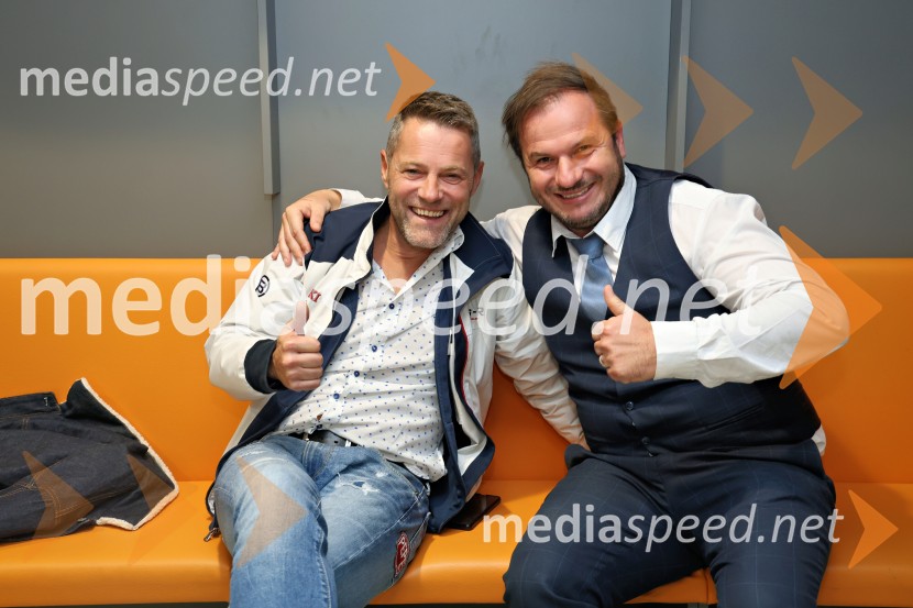  ... ;  Peter Oset, glasbenik, skupina ModrijaniDomen Kumer z največjo slovensko čago proslavil 20 let kariere