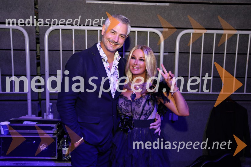  Miha Hercog;  Saša Lendero, pevka, voditeljicaDomen Kumer z največjo slovensko čago proslavil 20 let kariere