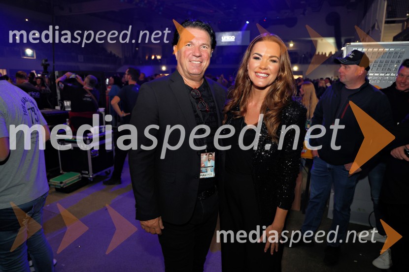  ... ;  Rebeka Dremelj, pevkaDomen Kumer z največjo slovensko čago proslavil 20 let kariere