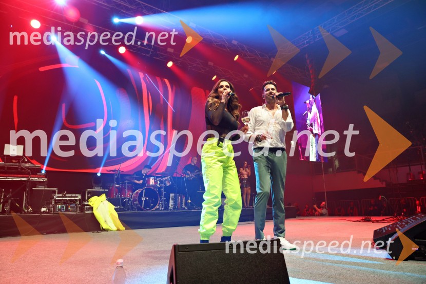  Natalija Verboten, pevka;  Domen Kumer, pevecDomen Kumer z največjo slovensko čago proslavil 20 let kariere