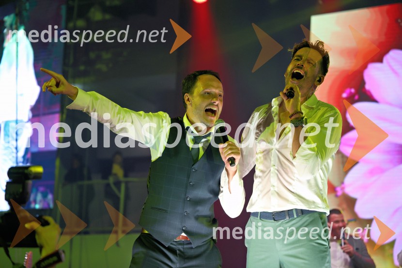  Blaž Švab, pevec, skupina Modrijani, voditelj;  Domen Kumer, pevecDomen Kumer z največjo slovensko čago proslavil 20 let kariere