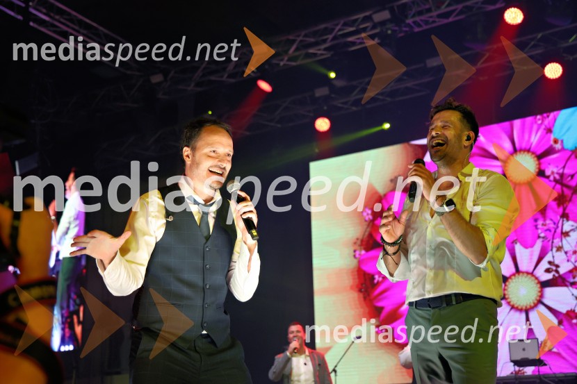  Blaž Švab, pevec, skupina Modrijani, voditelj;  Domen Kumer, pevecDomen Kumer z največjo slovensko čago proslavil 20 let kariere