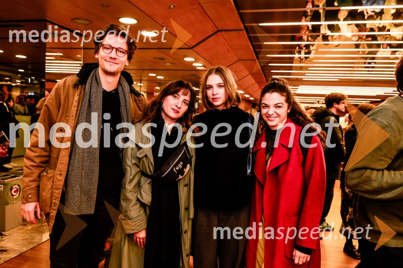  Jaka Rodšek;  ... ;  Klara Kuk, igralka, manekenka;  Diana  Kolenc, igralkaMedejini otroci, pretresljiva sodobna tragedija v Cankarjevem domu