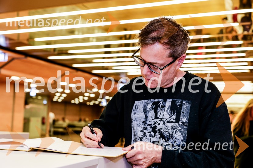  Milo Rau, režiserMedejini otroci, pretresljiva sodobna tragedija v Cankarjevem domu