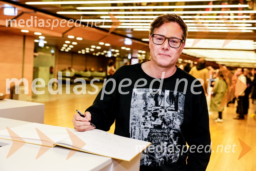  Milo Rau, režiserMedejini otroci, pretresljiva sodobna tragedija v Cankarjevem domu