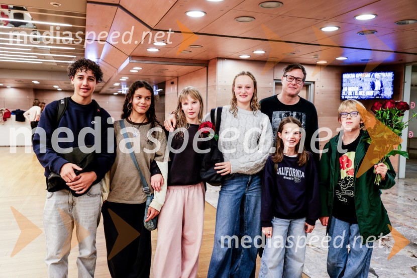  ... ;  ... ;  Josipa Lisac, pevka;  ... ;  ... ;  Milo Rau, režiser;  ... Medejini otroci, pretresljiva sodobna tragedija v Cankarjevem domu