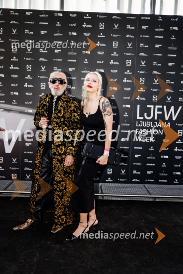 Milan Gačanovič - Gacho, modni oblikovalec in art direktor;  Sara Briški Cirman - Raiven, pevka, harfistkaFashion Week 2025, tretji dan postregel z eksplozijo mladostne ustvarjalnosti