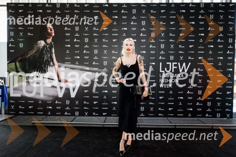  Sara Briški Cirman - Raiven, pevka, harfistkaFashion Week 2025, tretji dan postregel z eksplozijo mladostne ustvarjalnosti