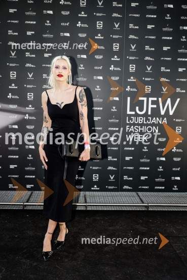  Sara Briški Cirman - Raiven, pevka, harfistkaFashion Week 2025, tretji dan postregel z eksplozijo mladostne ustvarjalnosti