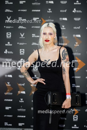  Sara Briški Cirman - Raiven, pevka, harfistkaFashion Week 2025, tretji dan postregel z eksplozijo mladostne ustvarjalnosti