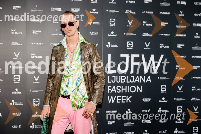  Igor Mikić, fitnes trenes, voditeljFashion Week 2025, tretji dan postregel z eksplozijo mladostne ustvarjalnosti