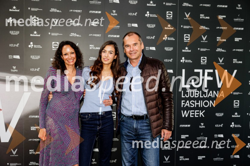  ... ;  ... ;  Sašo MarkovićFashion Week 2025, tretji dan postregel z eksplozijo mladostne ustvarjalnosti