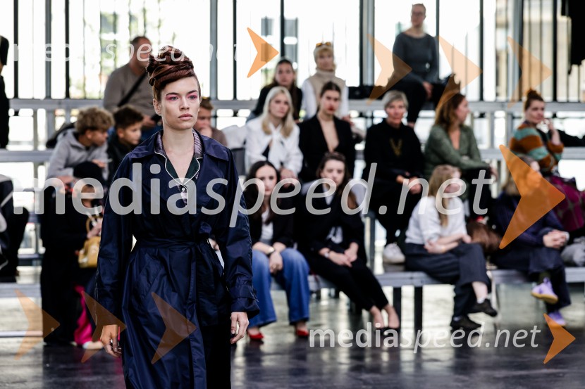  Karo Drake, manekenkaFashion Week 2025, tretji dan postregel z eksplozijo mladostne ustvarjalnosti