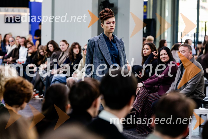  Karo Drake, manekenka;  ... ;  ... ;  ... Fashion Week 2025, tretji dan postregel z eksplozijo mladostne ustvarjalnosti