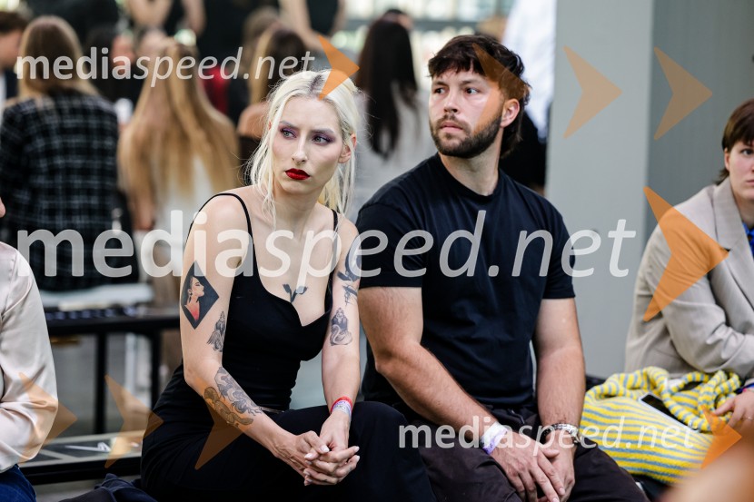  Sara Briški Cirman - Raiven, pevka, harfistka;  Rok KastrevecFashion Week 2025, tretji dan postregel z eksplozijo mladostne ustvarjalnosti