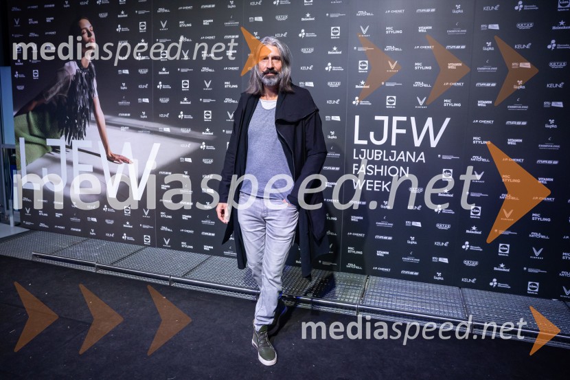  Alan Vitezič, pevec, Društvo mrtvih pesnikovFashion Week 2025, tretji dan postregel z eksplozijo mladostne ustvarjalnosti