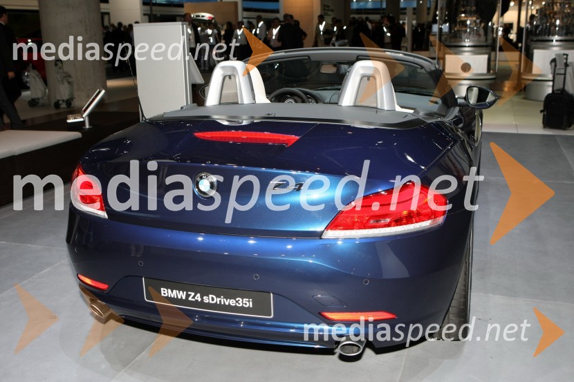 BMW Z4 sDrive35iBMW Z4 sDrive35i
