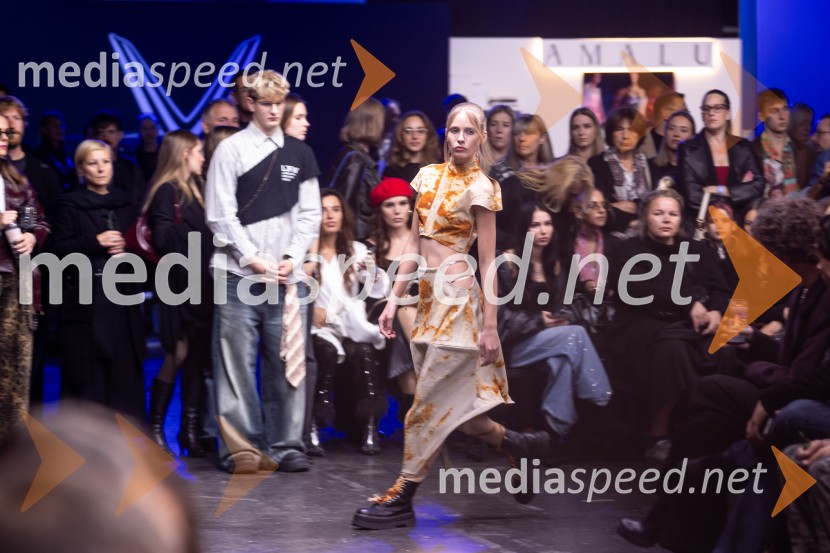  ... ;  Senka Umek;  Lili Čadež, digitalna  kreatorkaFashion Week 2025, tretji dan postregel z eksplozijo mladostne ustvarjalnosti