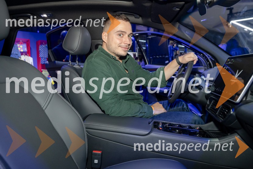 Fashion Week 2025, tretji dan postregel z eksplozijo mladostne ustvarjalnosti