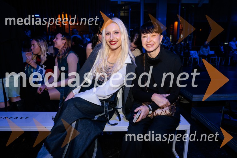  Sara Briški Cirman - Raiven, pevka, harfistka;  ... Fashion Week 2025, tretji dan postregel z eksplozijo mladostne ustvarjalnosti