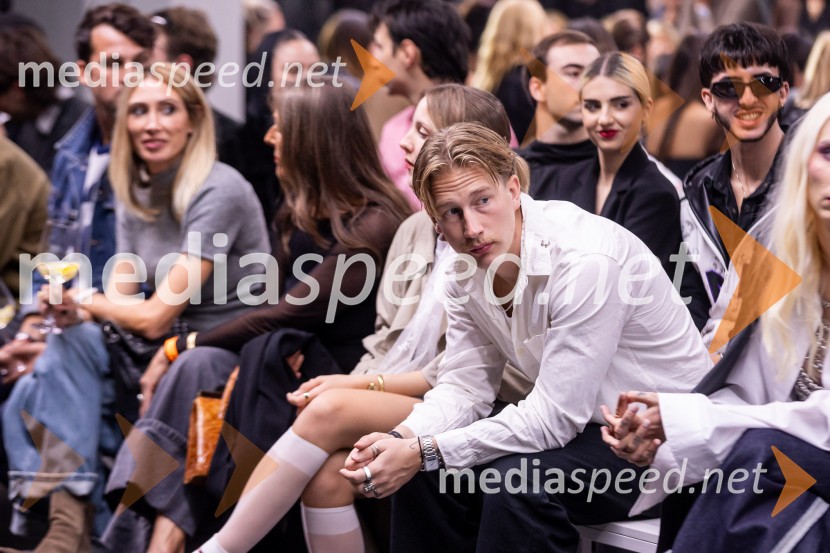  Amit Narang, veleposlanik Indije v Republiki Sloveniji;  ... ;  ... ;  ... ;  ... ;  ... ;  ... Fashion Week 2025, tretji dan postregel z eksplozijo mladostne ustvarjalnosti