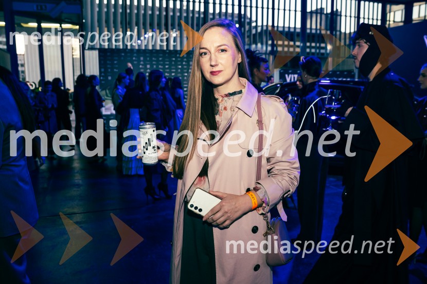  Bina Štampe Žmavc, pisateljicaFashion Week 2025, tretji dan postregel z eksplozijo mladostne ustvarjalnosti