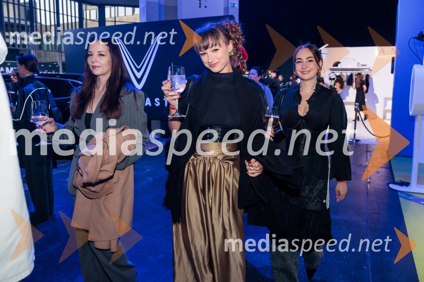  Kim Bedene;  ... ;  ... Fashion Week 2025, tretji dan postregel z eksplozijo mladostne ustvarjalnosti