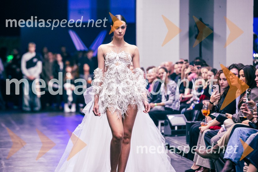  ... ;  ... ;  Nika Zorjan, pevka;  ... Fashion Week 2025, tretji dan postregel z eksplozijo mladostne ustvarjalnosti