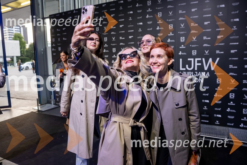  ... ;  Dušan Obradinovič - Obra, član skupine Dan D;  ... Fashion Week 2025, tretji dan postregel z eksplozijo mladostne ustvarjalnosti