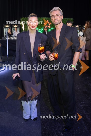  Špela Štamol, glavna urednica in vodja projekta GRAZIA Beauty Awards;  Tibor Golob, fotografFashion Week 2025, tretji dan postregel z eksplozijo mladostne ustvarjalnosti