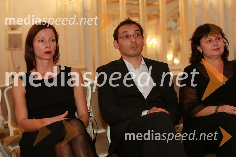 Nataša Matjašec Rošker, Tadej Toš in Irena Varga, igralci90 let Slovenskega narodnega gledališča Maribor