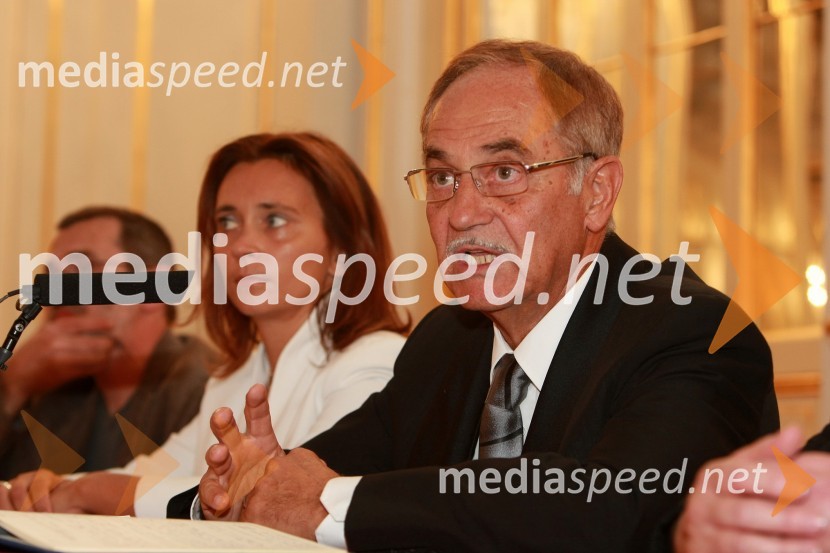 Suzana Žilič Fišer, predavateljica na študijski smeri Medijske komunikacije na FERI Univerze v Mariboru in Rudi Moge, nekdanji poslanec DZ90 let Slovenskega narodnega gledališča Maribor