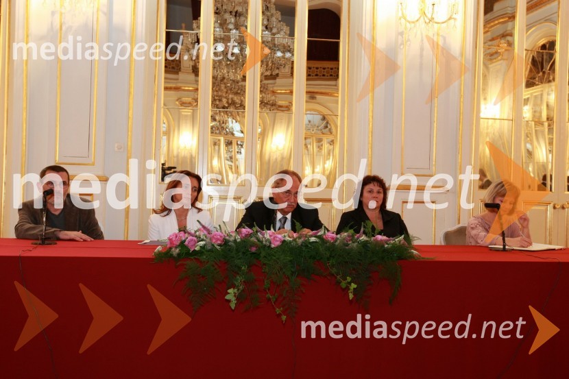 Darko Štandekar, član Sveta SNG Maribor, Suzana Žilič Fišer, predavateljica na študijski smeri Medijske komunikacije na FERI Univerze v Mariboru, Rudi Moge, predsednik Sveta SNG Maribor in Andreja Hictaler90 let Slovenskega narodnega gledališča Maribor