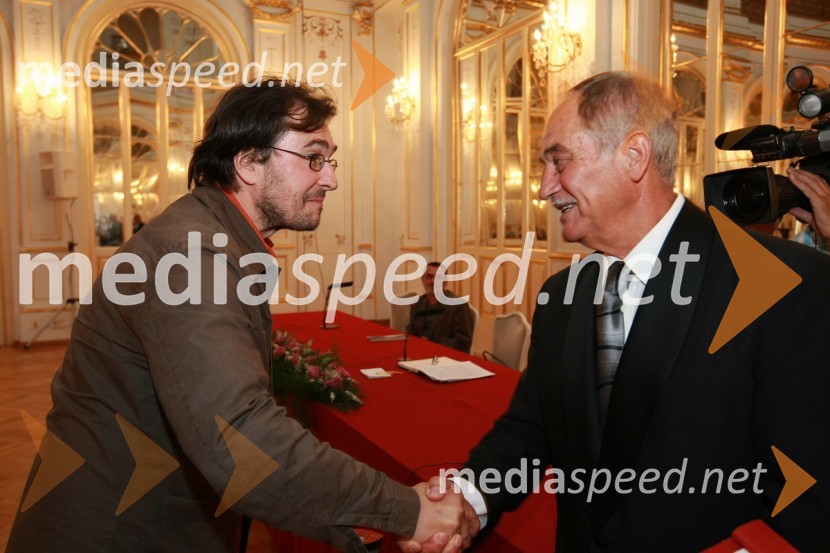 Primož Vitez, prevajalec in dramaturg ter Rudi Moge, predsednik Sveta SNG Maribor90 let Slovenskega narodnega gledališča Maribor