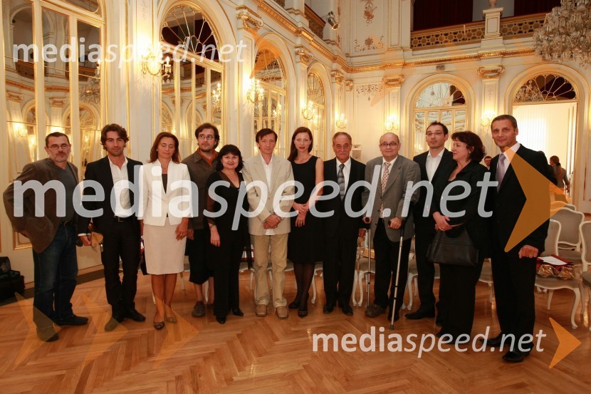 Darko Štandeker, član Sveta SNG Maribor, Edward Clug, baletnik, koreograf in vodja baleta SNG Maribor, Suzana Žilič Fišer, predavateljica na študijski smeri Medijske komunikacije na FERI Univerze v Mariboru, Primož Vitez, prevajalec in dramaturg, Irena Varga, igralka, Vili Ravnjak, umetniški vodja Drame SNG Maribor, Nataša Matjašec Rošker, igralka, Rudi Moge, nekdanji poslanec DZ, Vlado Novak, igralec, Tadej Toš, igralec, Biserka Močnik, članica Sveta SNG Maribor ter Danilo Rošker, direktor SNG Maribor90 let Slovenskega narodnega gledališča Maribor
