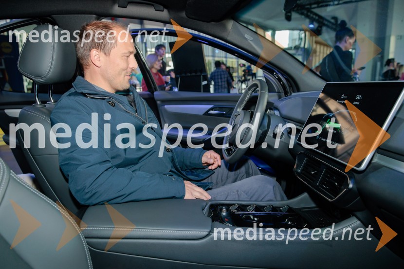 Ljubljanski teden mode 2025 zaključil s poklonom mladim talentom in modnim presežkom