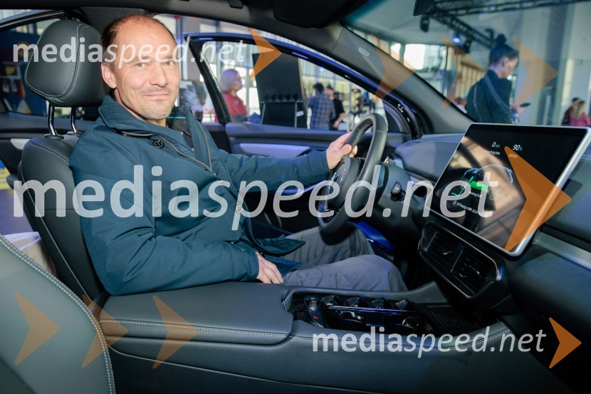 Ljubljanski teden mode 2025 zaključil s poklonom mladim talentom in modnim presežkom