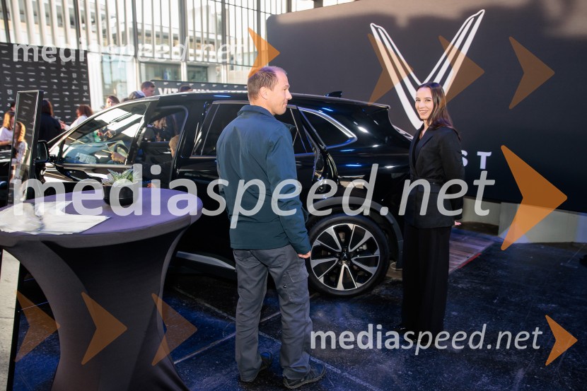 Ljubljanski teden mode 2025 zaključil s poklonom mladim talentom in modnim presežkom