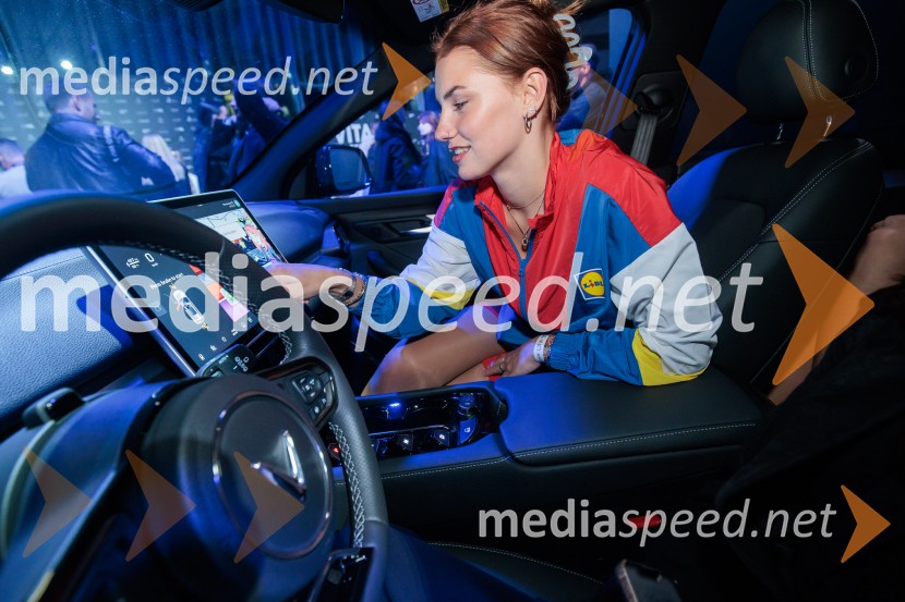 Ljubljanski teden mode 2025 zaključil s poklonom mladim talentom in modnim presežkom