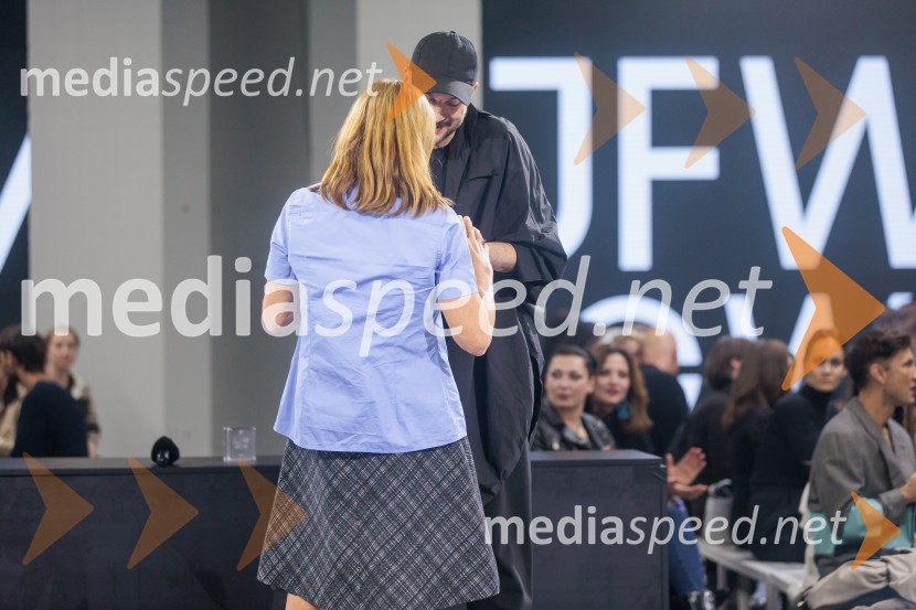 Ljubljanski teden mode 2025 zaključil s poklonom mladim talentom in modnim presežkom