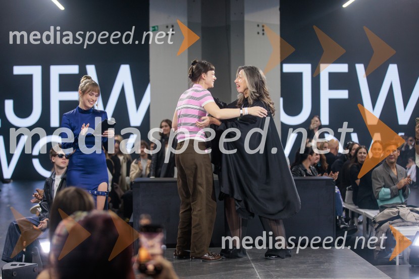 Ljubljanski teden mode 2025 zaključil s poklonom mladim talentom in modnim presežkom